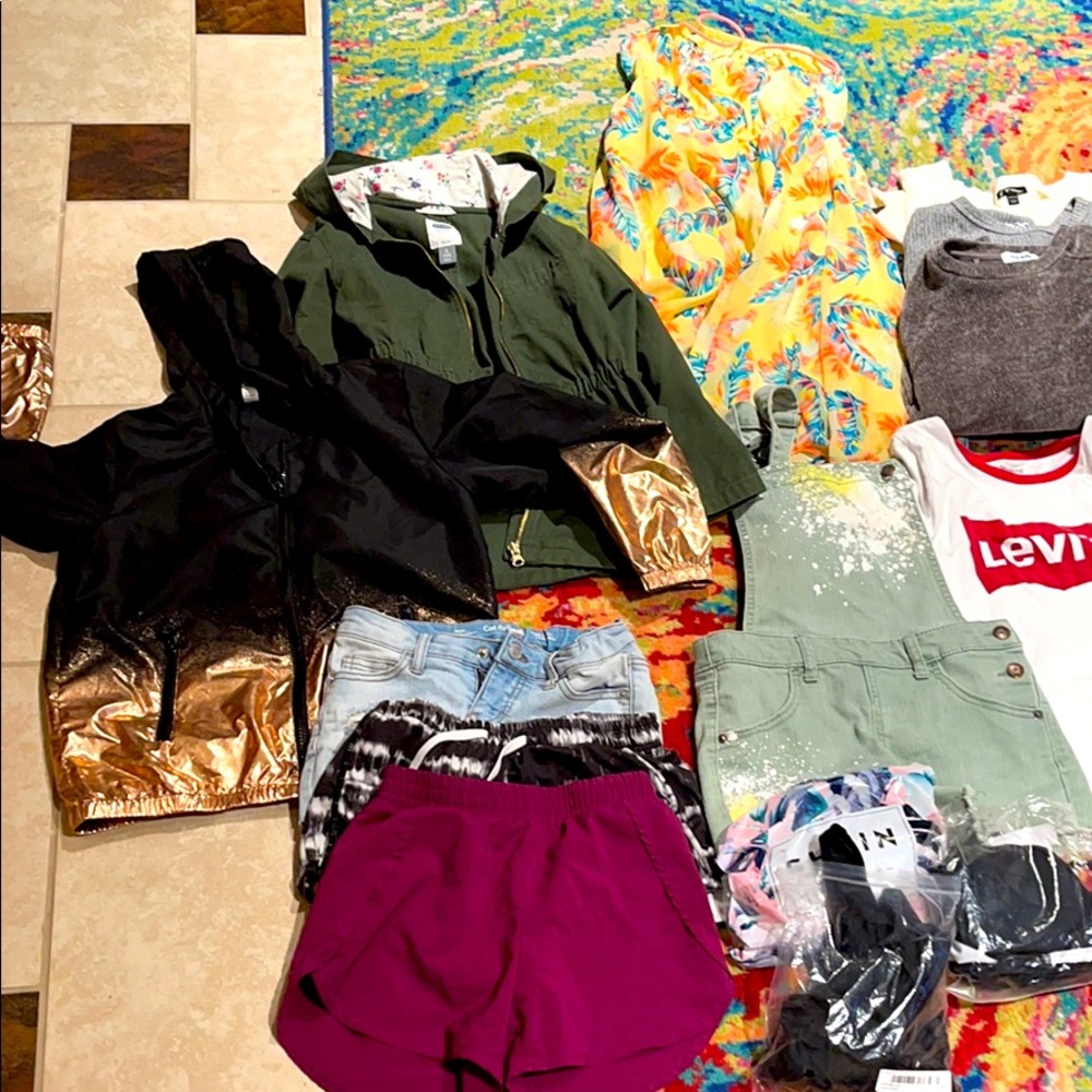 Bunch of clothes. Girl Size 6/7/8